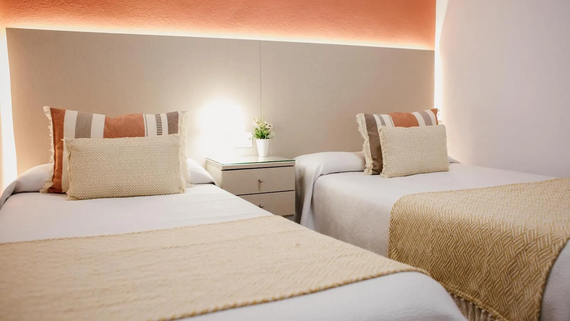 Гостевой дом Apartamentos Turisticos Mastil 16 Малага