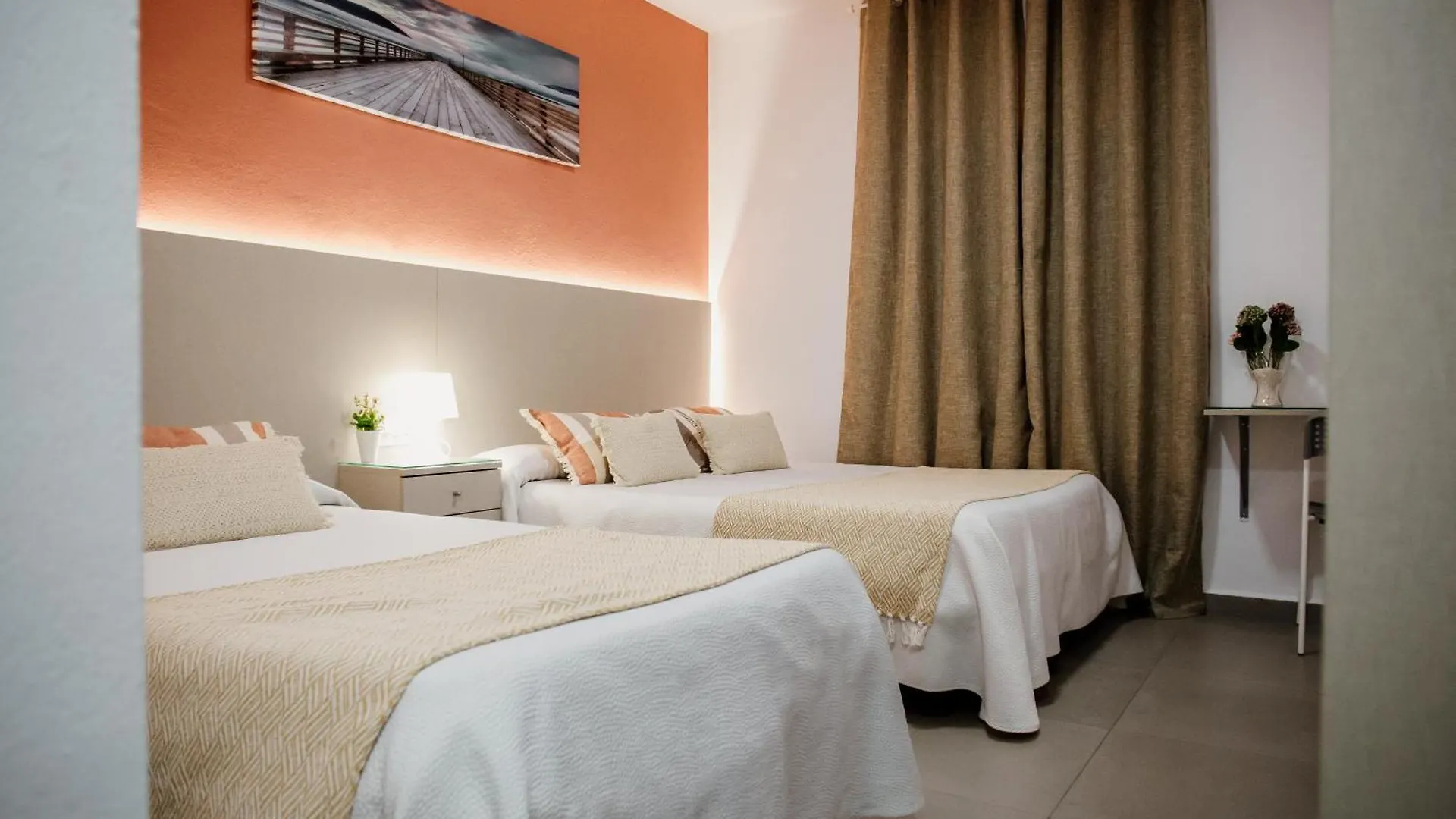 Apartamentos Turisticos Mastil 16 Малага
