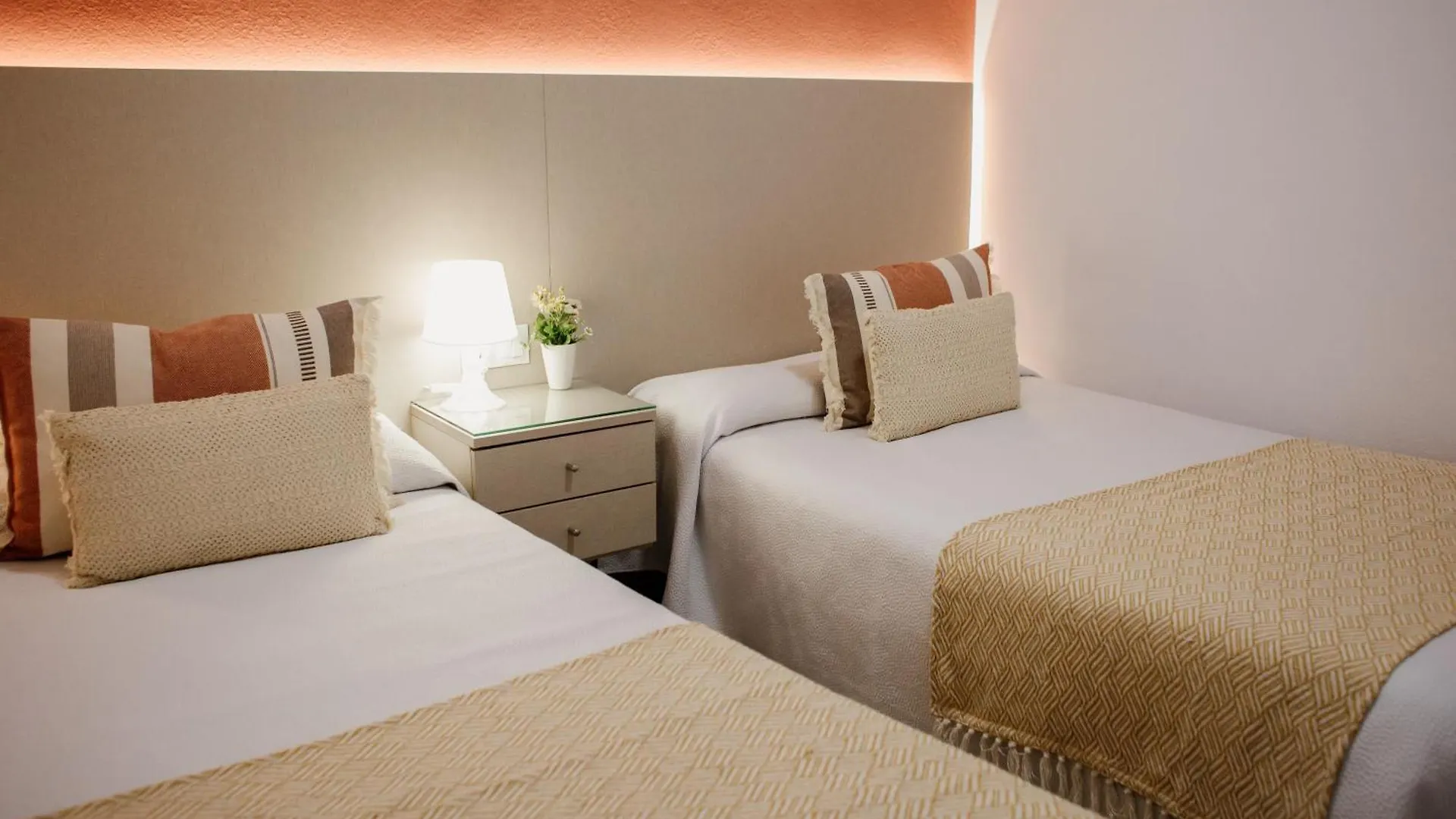 Guest house Apartamentos Turisticos Mastil 16 Malaga
