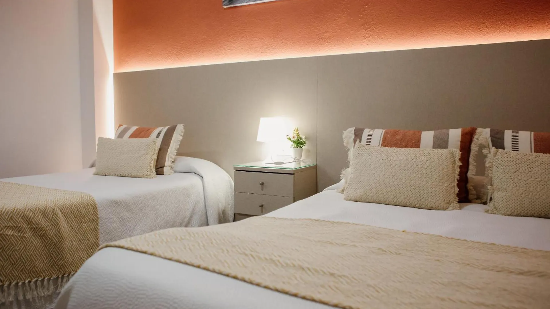 Apartamentos Turisticos Mastil 16 Μάλαγα Πανσιόν