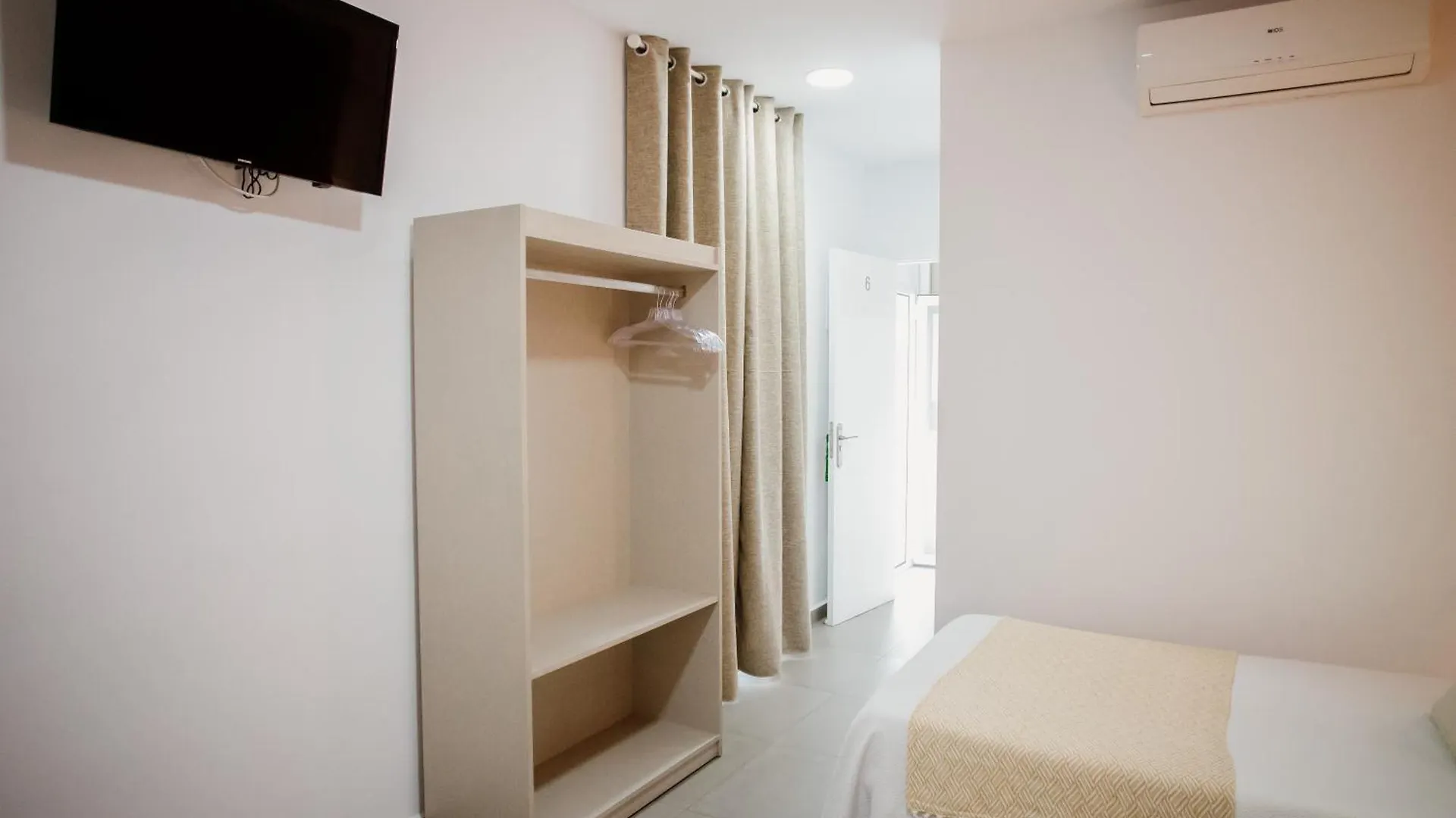 Apartamentos Turisticos Mastil 16 Μάλαγα Πανσιόν